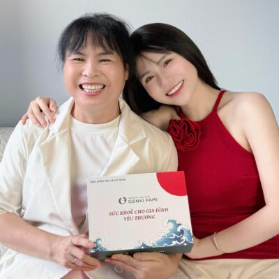 Chị Thảo Babi cùng mẹ bên Hộp quà Tết của Genki Fami