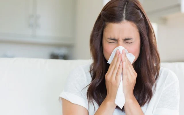Thời tiết giao mùa tháng 7: Bí kíp bảo vệ gia đình khỏi các bệnh hô hấp khi mưa nắng thất thường.