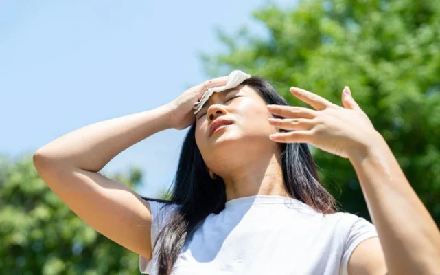 Say nắng nhẹ có thể gây sương mù não (Brain fog): Cách lấy lại sự minh mẫn