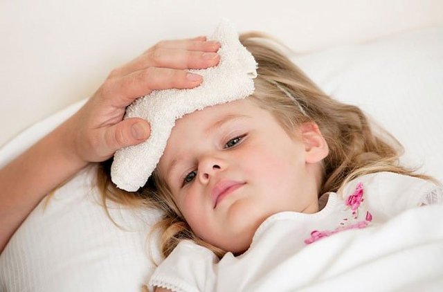 Sốt siêu vi ở trẻ kéo dài mấy ngày? Cách hạ sốt an toàn không gây hại gan