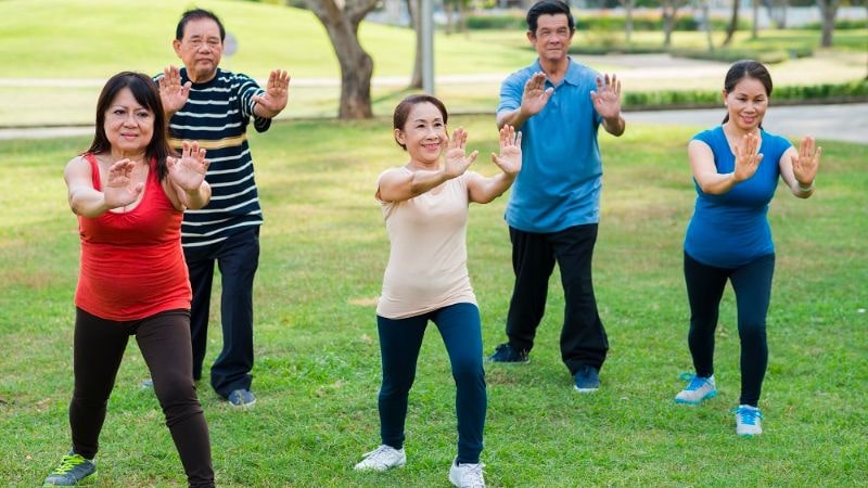 vận động nhẹ nhàng cho người trung niên
