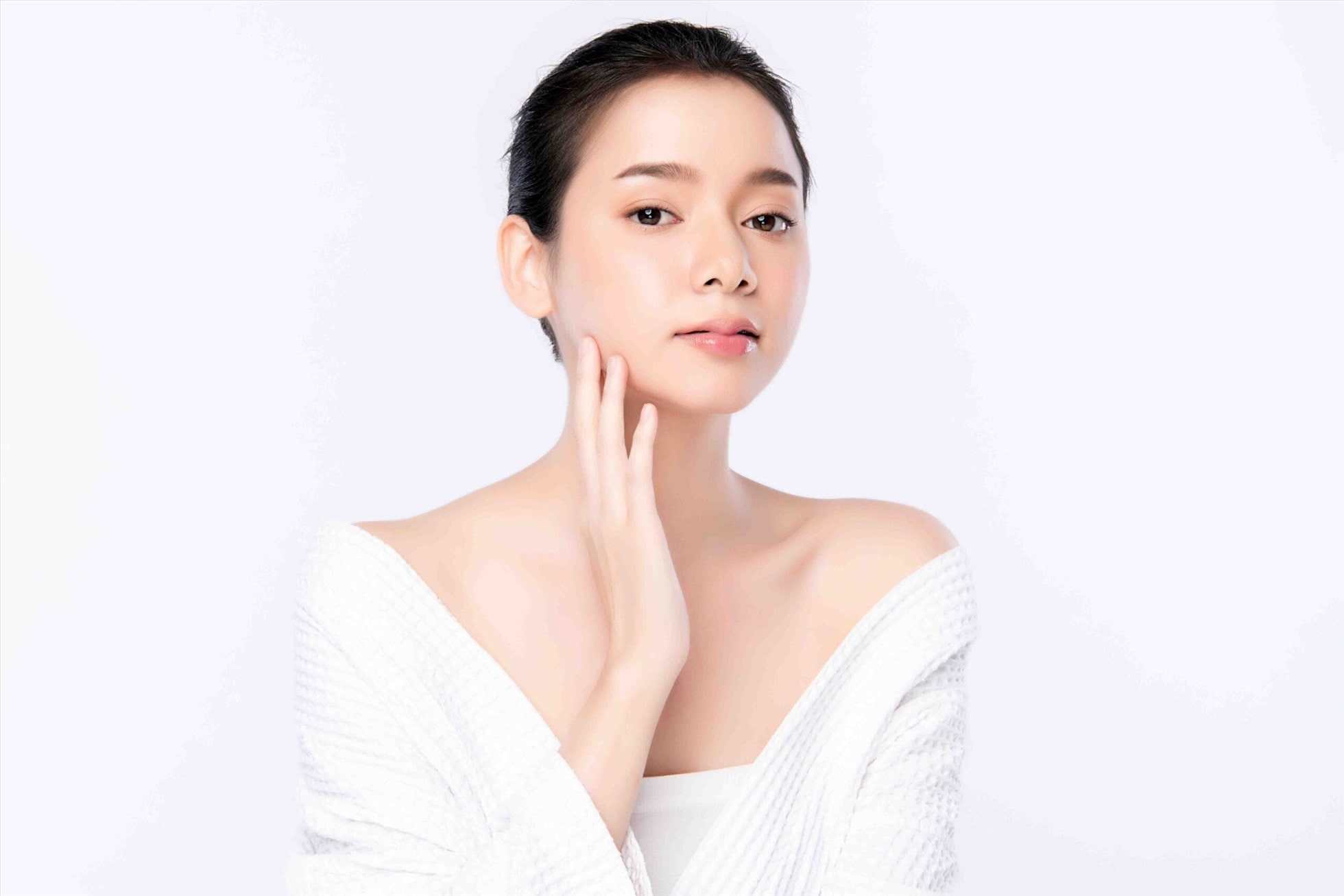 acid hyaluronic, vitamin C, duy trì làn da trẻ trung