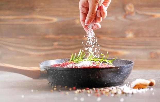 người Việt ăn mặn dễ bị đột quỵ