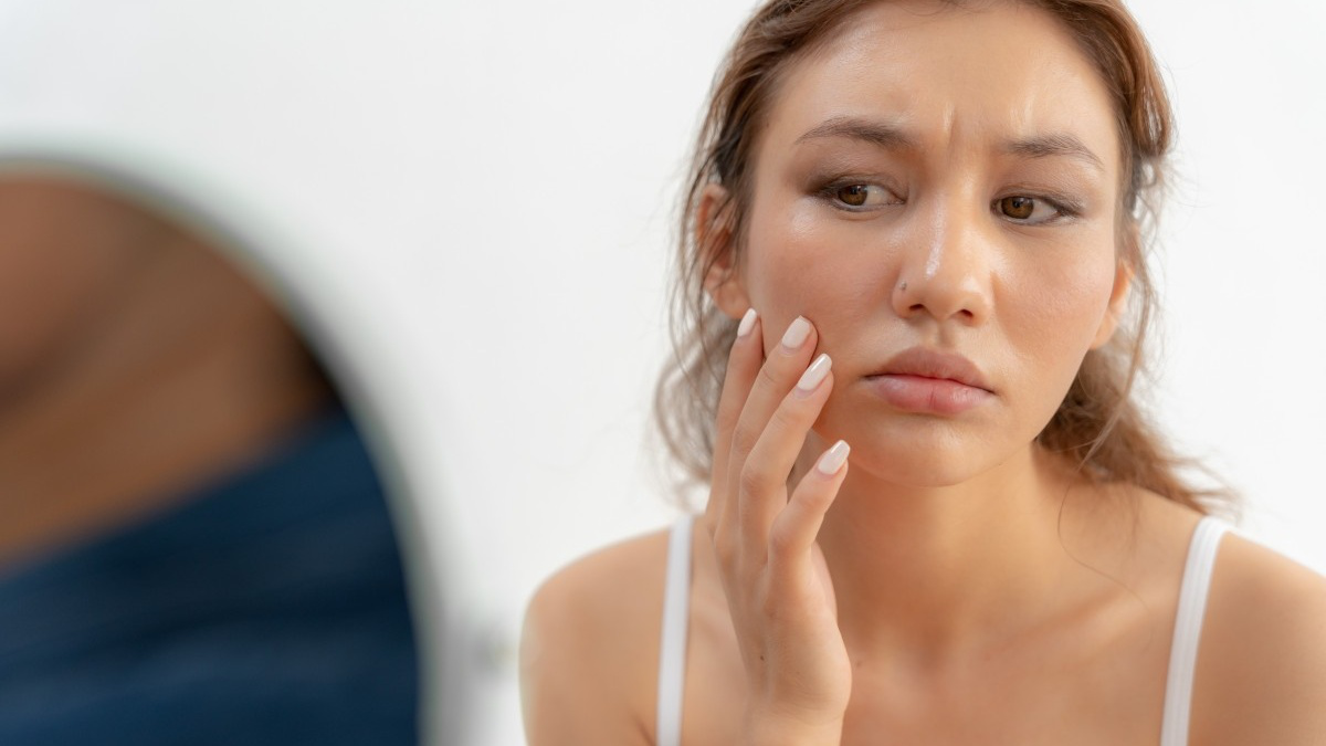 Rối loạn màng bảo vệ da (TEWL): Tác hại của việc để quạt phả thẳng vào mặt khi ngủ