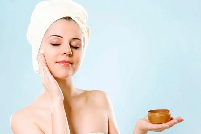 Viên uống chống nắng nội sinh hoạt động như thế nào? Có thay thế được kem bôi?