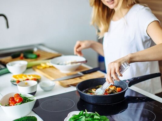 Học Nấu ăn nhanh dinh dưỡng tại nhà